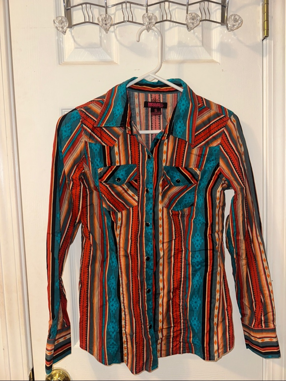 Western Pearl Snap Long Sleeve Top